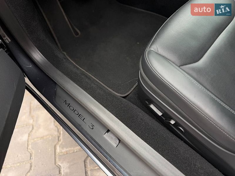 Седан Tesla Model 3 2024 в Кривом Роге