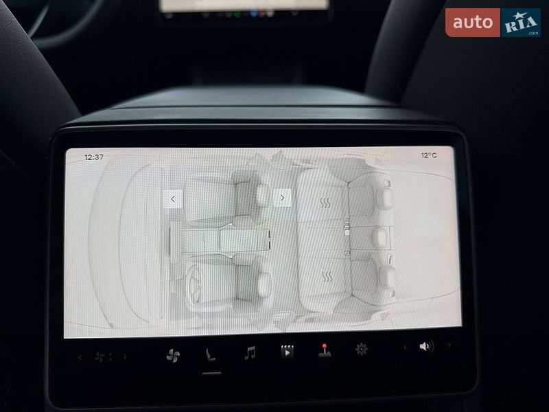 Седан Tesla Model 3 2024 в Кривом Роге