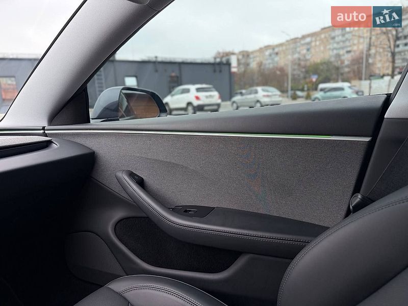 Седан Tesla Model 3 2024 в Кривом Роге