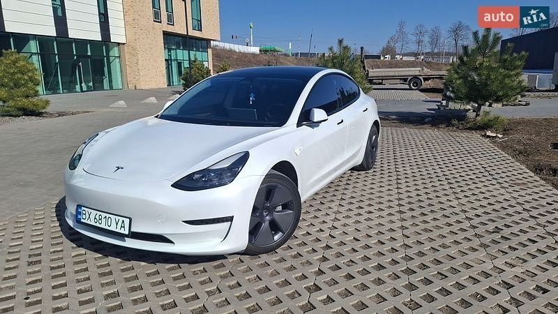 Седан Tesla Model 3 2023 в Виннице