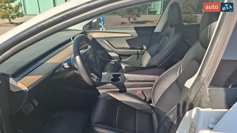 Седан Tesla Model 3 2023 в Виннице