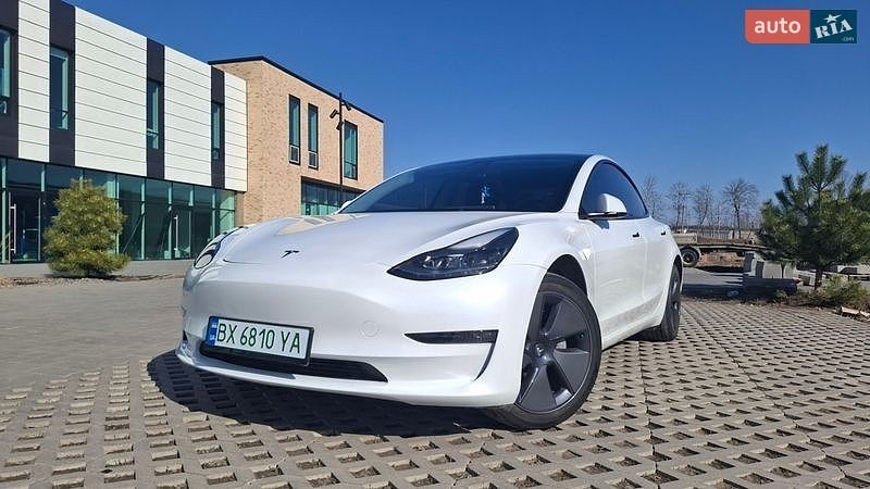 Седан Tesla Model 3 2023 в Виннице