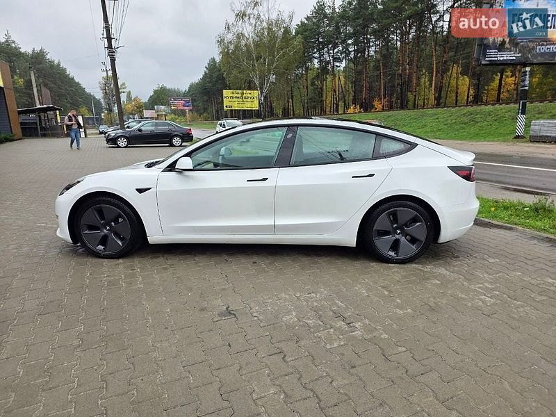 Седан Tesla Model 3 2021 в Ирпене