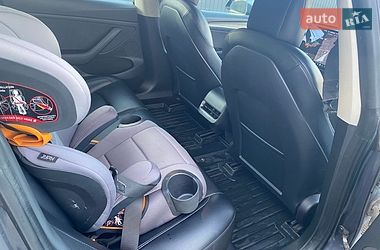 Седан Tesla Model 3 2021 в Черкассах
