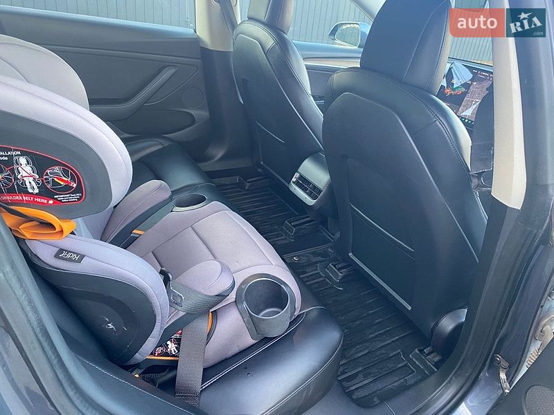 Седан Tesla Model 3 2021 в Черкассах