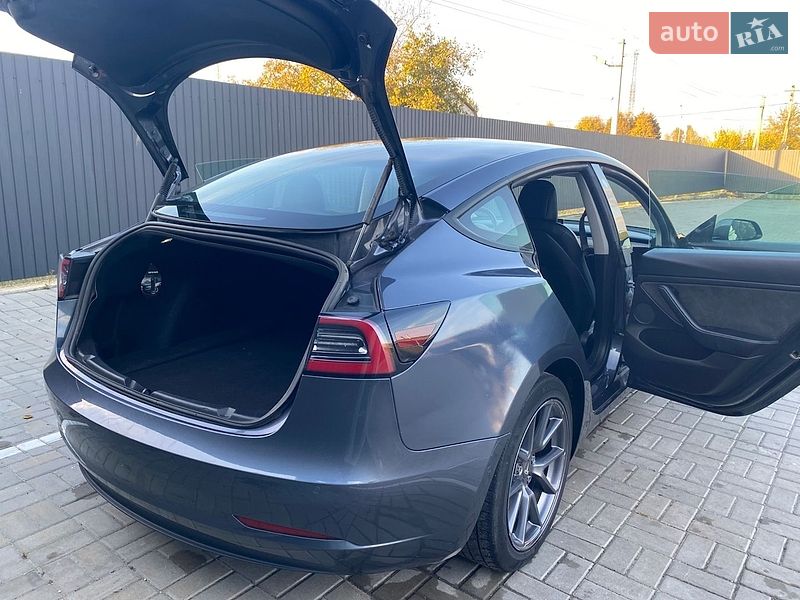 Седан Tesla Model 3 2021 в Черкассах