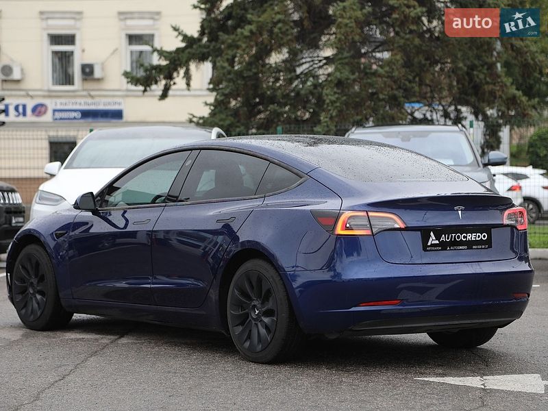 Седан Tesla Model 3 2023 в Харькове