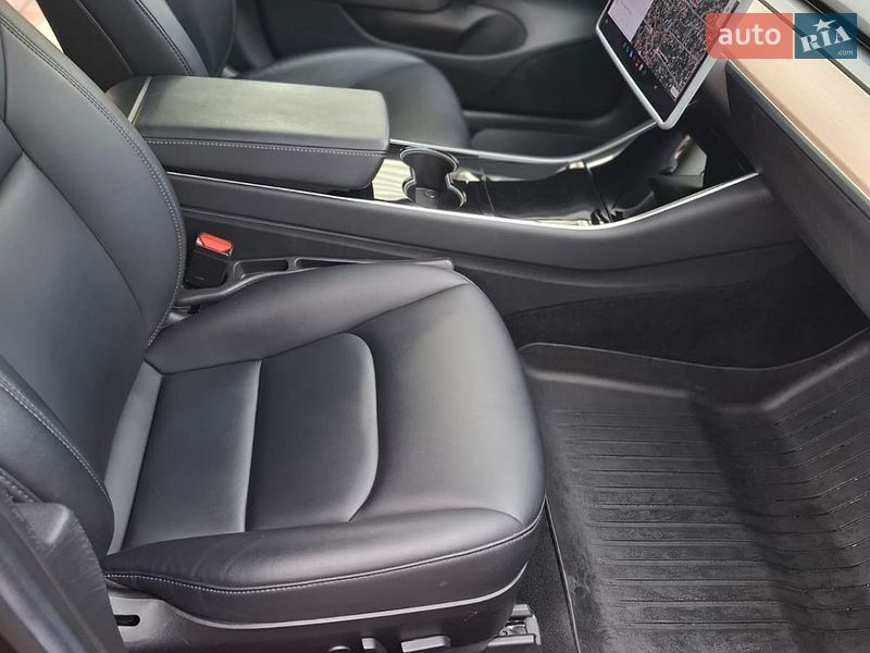 Седан Tesla Model 3 2018 в Одессе