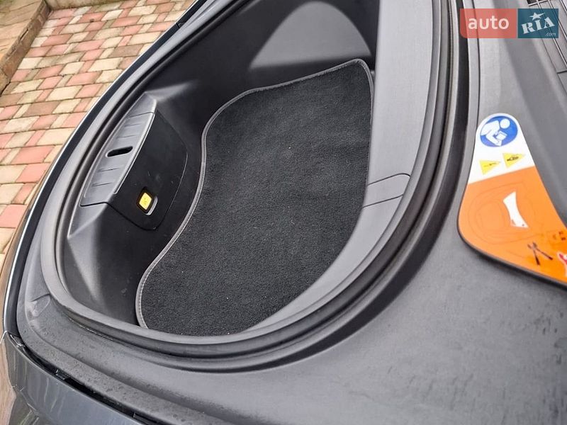 Седан Tesla Model 3 2018 в Одессе