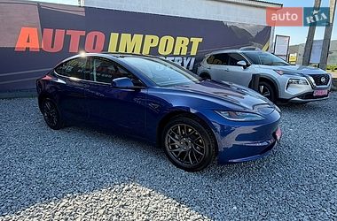 Седан Tesla Model 3 2025 в Стрию