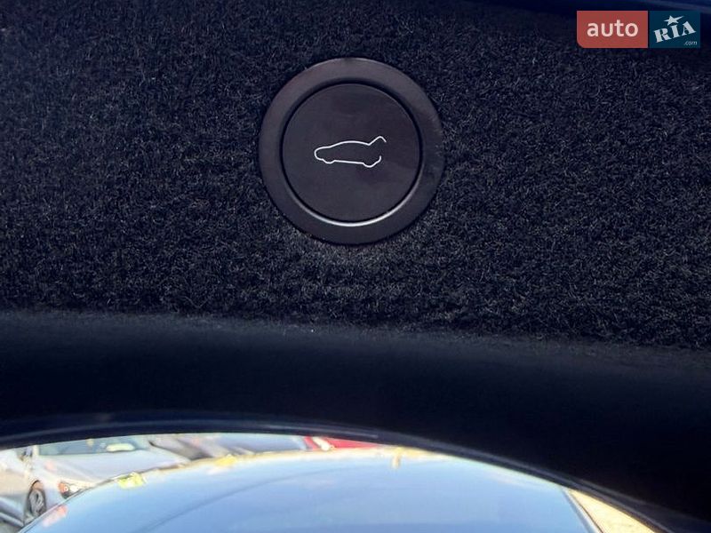 Седан Tesla Model 3 2025 в Стрию