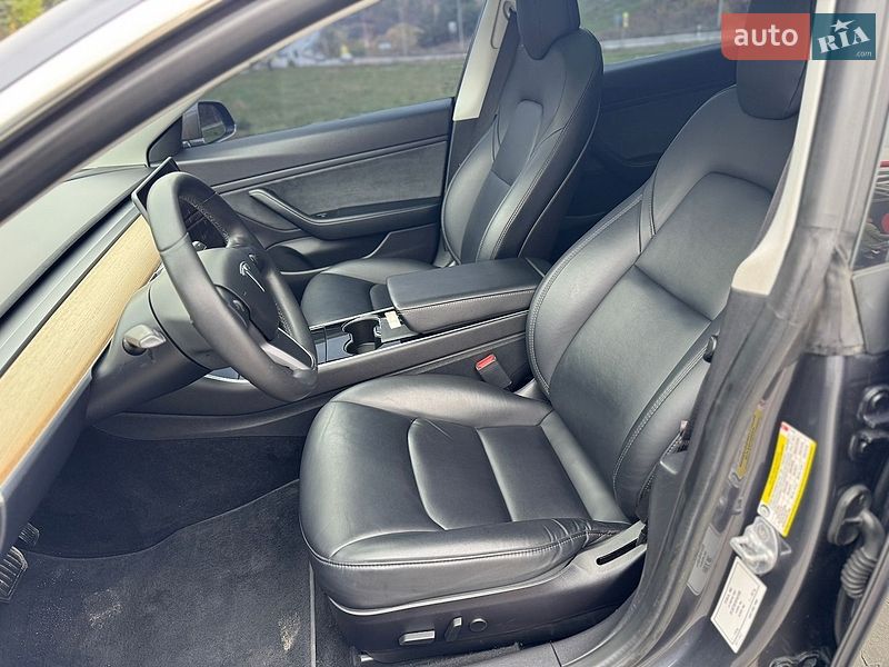 Седан Tesla Model 3 2019 в Тернополе