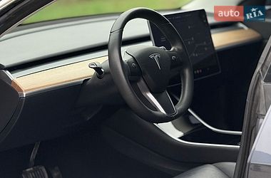Седан Tesla Model 3 2019 в Тернополе