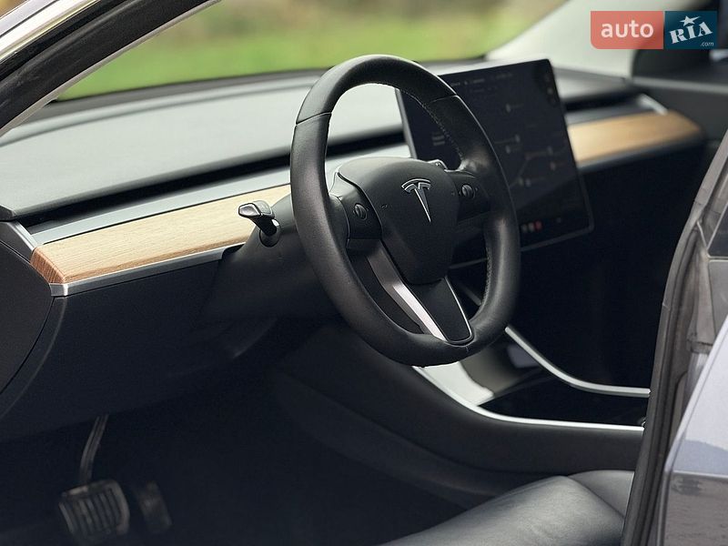 Седан Tesla Model 3 2019 в Тернополе