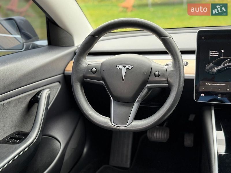 Седан Tesla Model 3 2019 в Тернополе