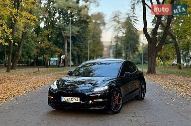 Седан Tesla Model 3 2023 в Черновцах