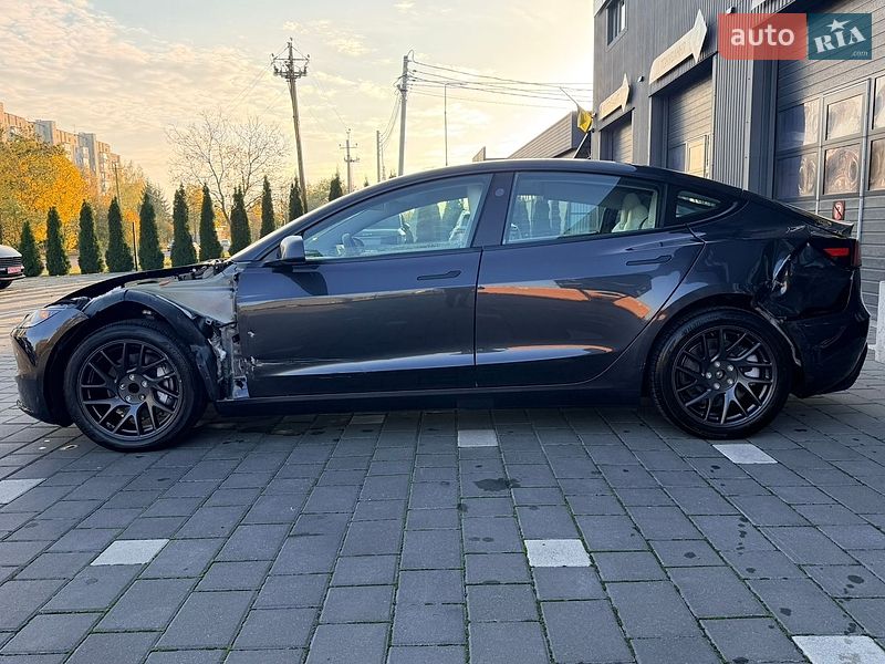 Седан Tesla Model 3 2024 в Дрогобыче
