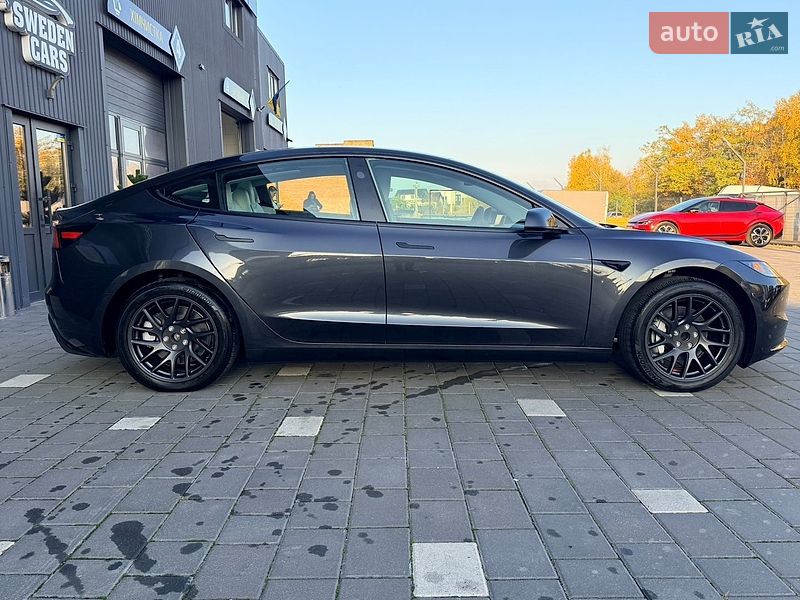 Седан Tesla Model 3 2024 в Дрогобыче
