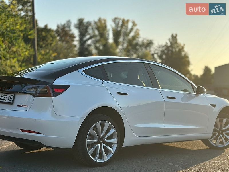Седан Tesla Model 3 2019 в Киеве