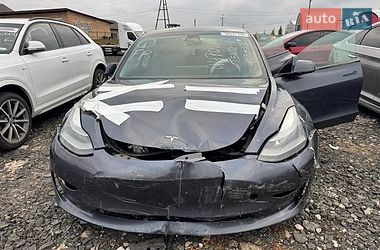 Седан Tesla Model 3 2023 в Луцке