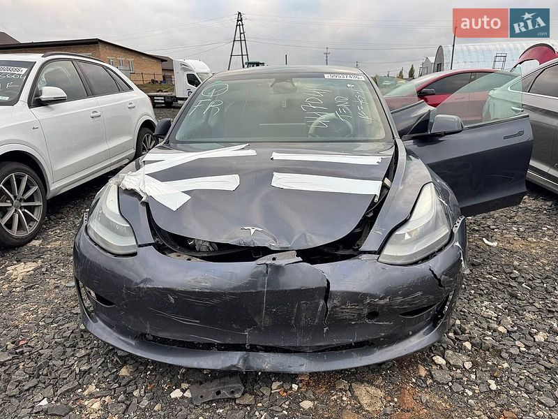 Седан Tesla Model 3 2023 в Луцке