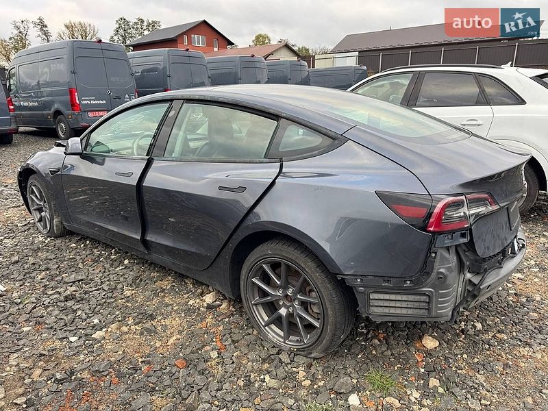 Седан Tesla Model 3 2023 в Луцке