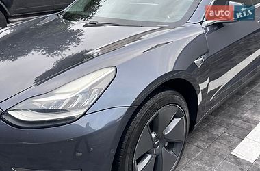 Седан Tesla Model 3 2018 в Рівному