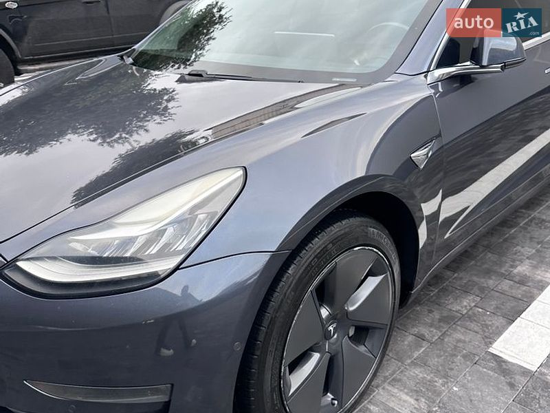 Седан Tesla Model 3 2018 в Рівному