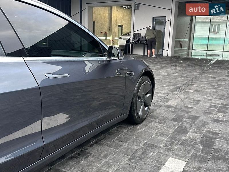 Седан Tesla Model 3 2018 в Рівному
