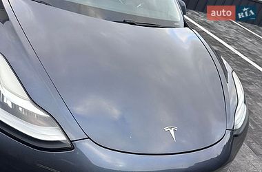 Седан Tesla Model 3 2018 в Рівному