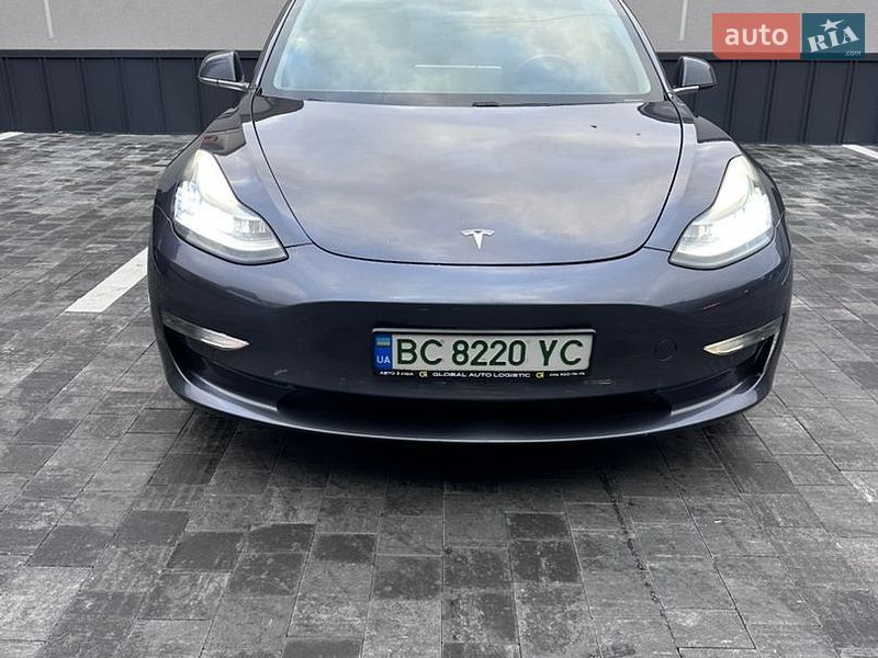 Седан Tesla Model 3 2018 в Рівному