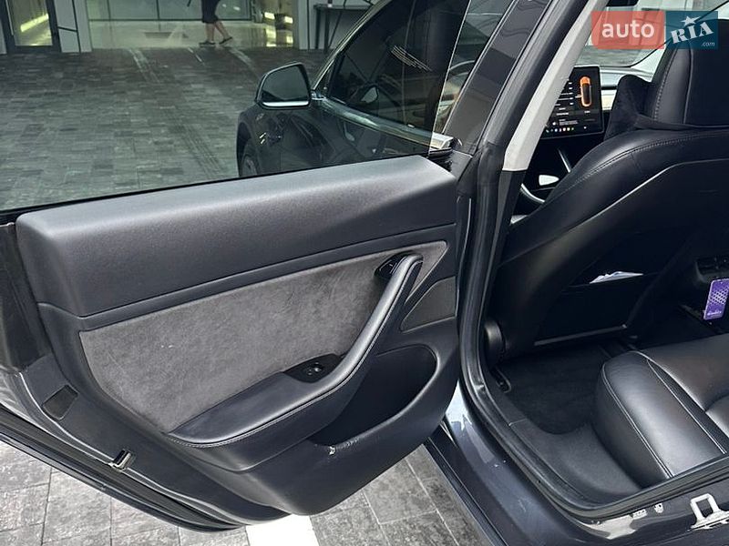Седан Tesla Model 3 2018 в Рівному