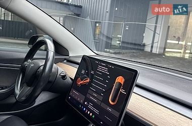 Седан Tesla Model 3 2018 в Рівному
