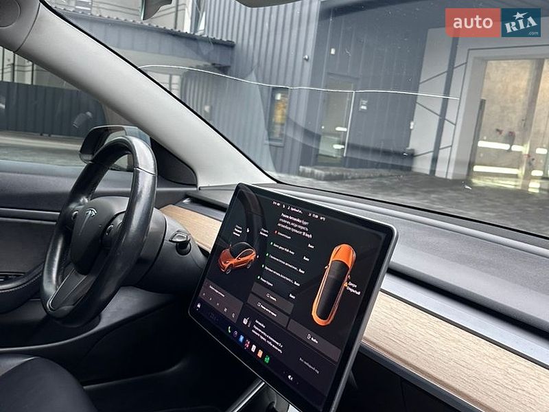 Седан Tesla Model 3 2018 в Рівному