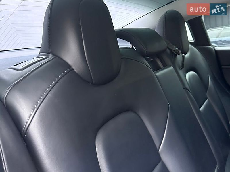 Седан Tesla Model 3 2018 в Рівному