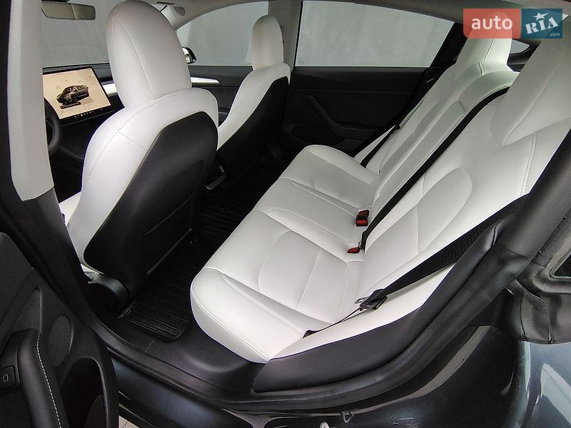 Седан Tesla Model 3 2022 в Ивано-Франковске