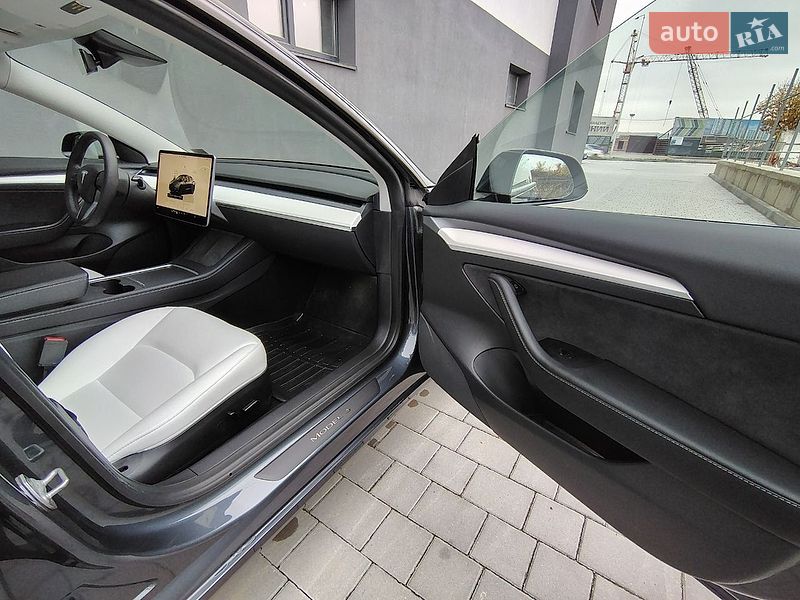 Седан Tesla Model 3 2022 в Ивано-Франковске