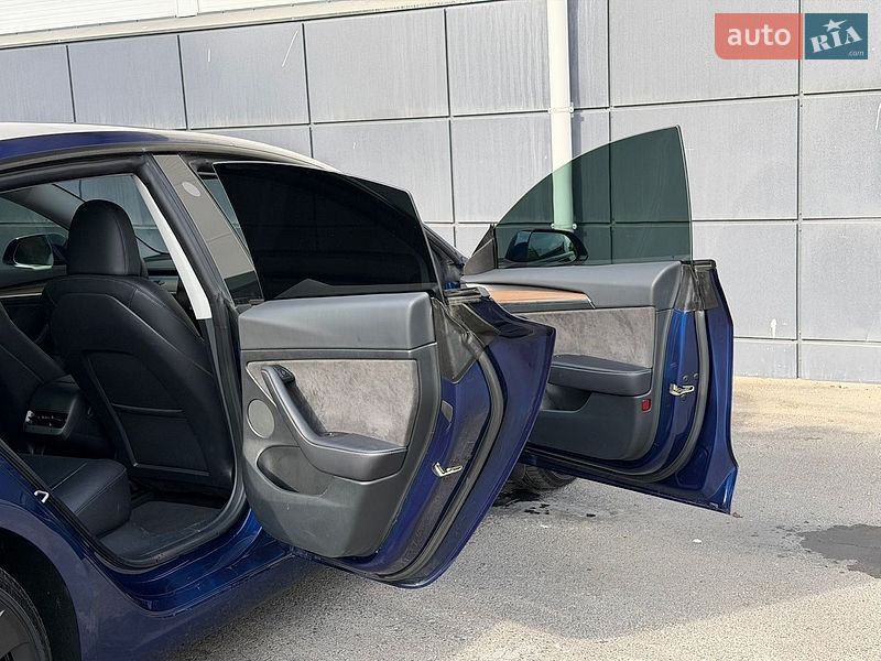 Седан Tesla Model 3 2023 в Одессе
