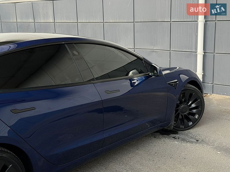 Седан Tesla Model 3 2023 в Одессе