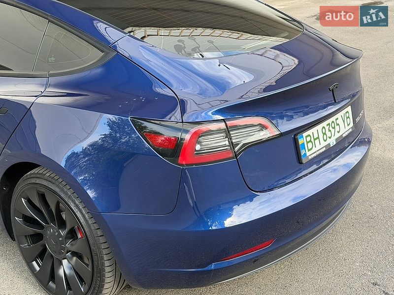Седан Tesla Model 3 2023 в Одессе
