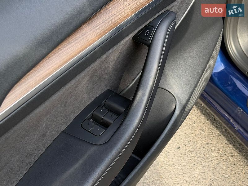 Седан Tesla Model 3 2023 в Одессе