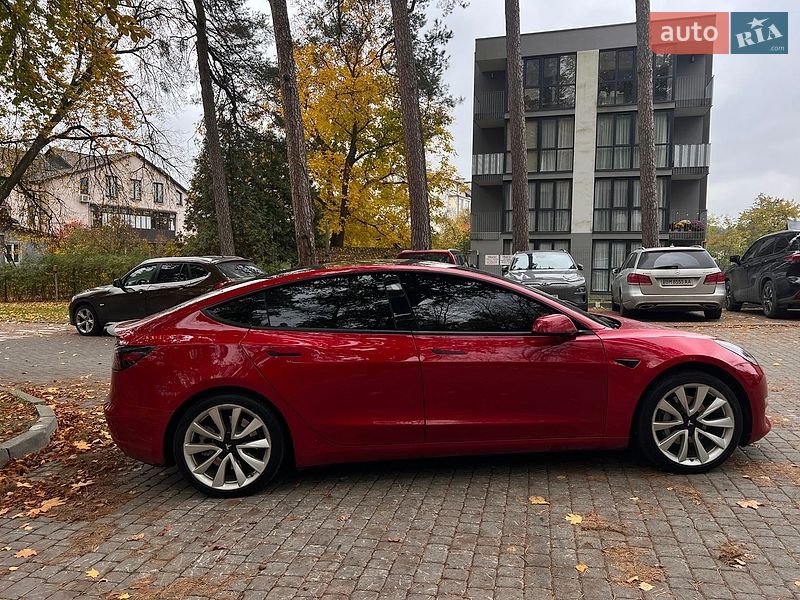 Седан Tesla Model 3 2021 в Львове