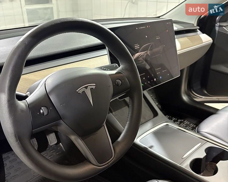 Седан Tesla Model 3 2023 в Кременчуге