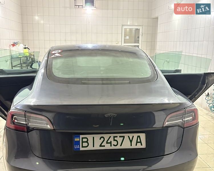 Седан Tesla Model 3 2023 в Кременчуге