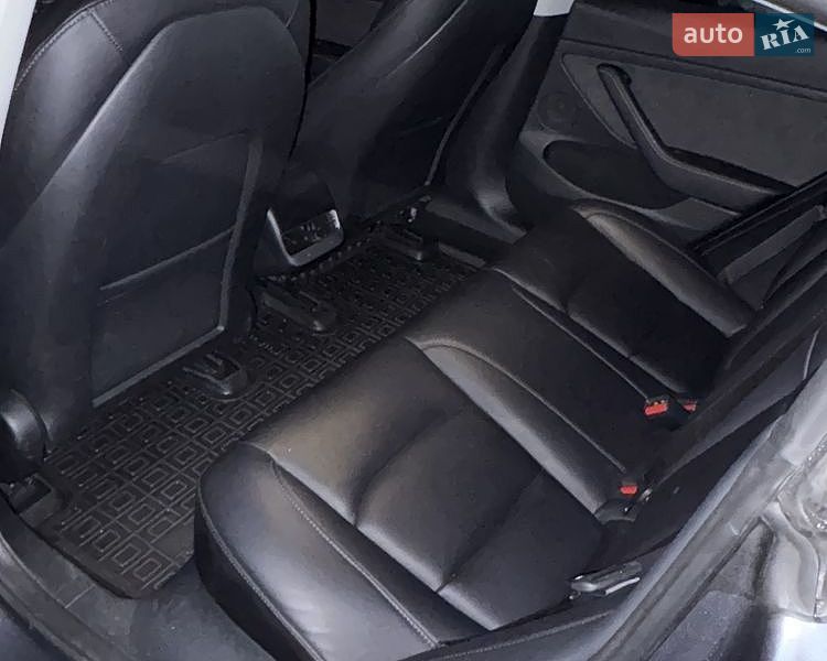 Седан Tesla Model 3 2023 в Кременчуге