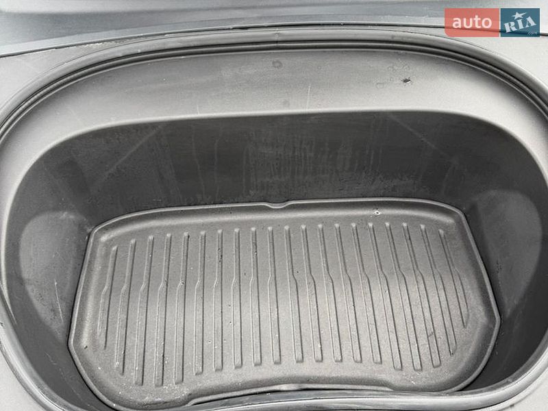 Седан Tesla Model 3 2025 в Бердичеві