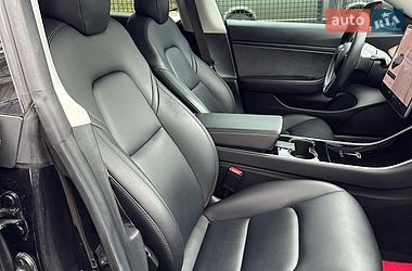 Седан Tesla Model 3 2018 в Львові