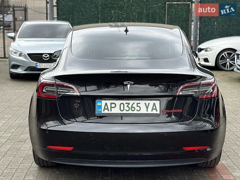 Седан Tesla Model 3 2018 в Львові