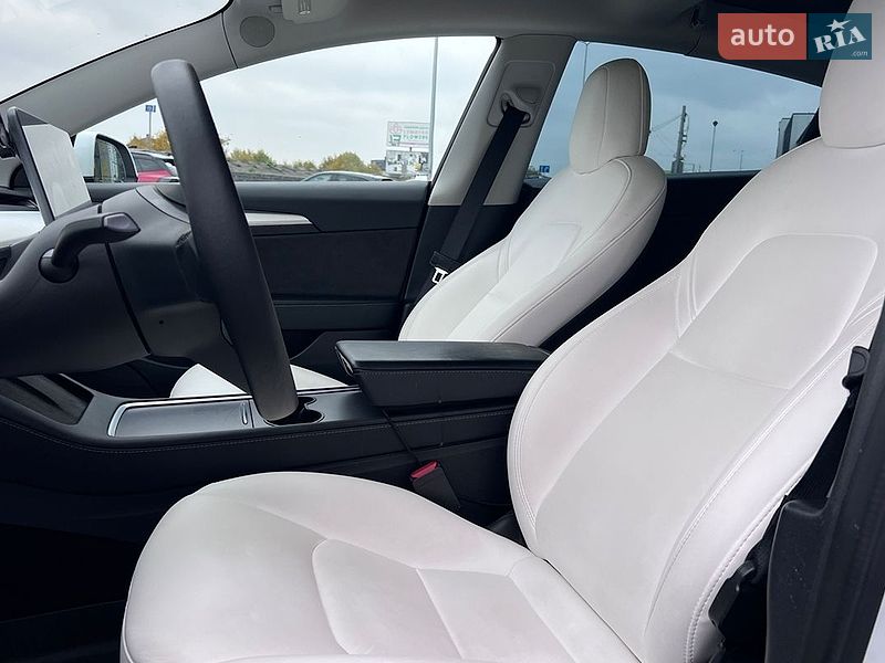 Седан Tesla Model 3 2022 в Львові
