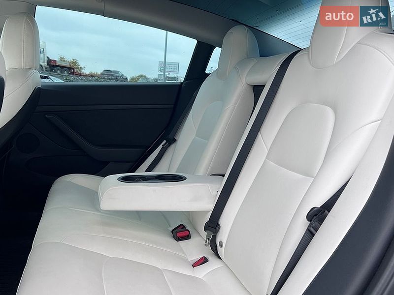 Седан Tesla Model 3 2022 в Львові
